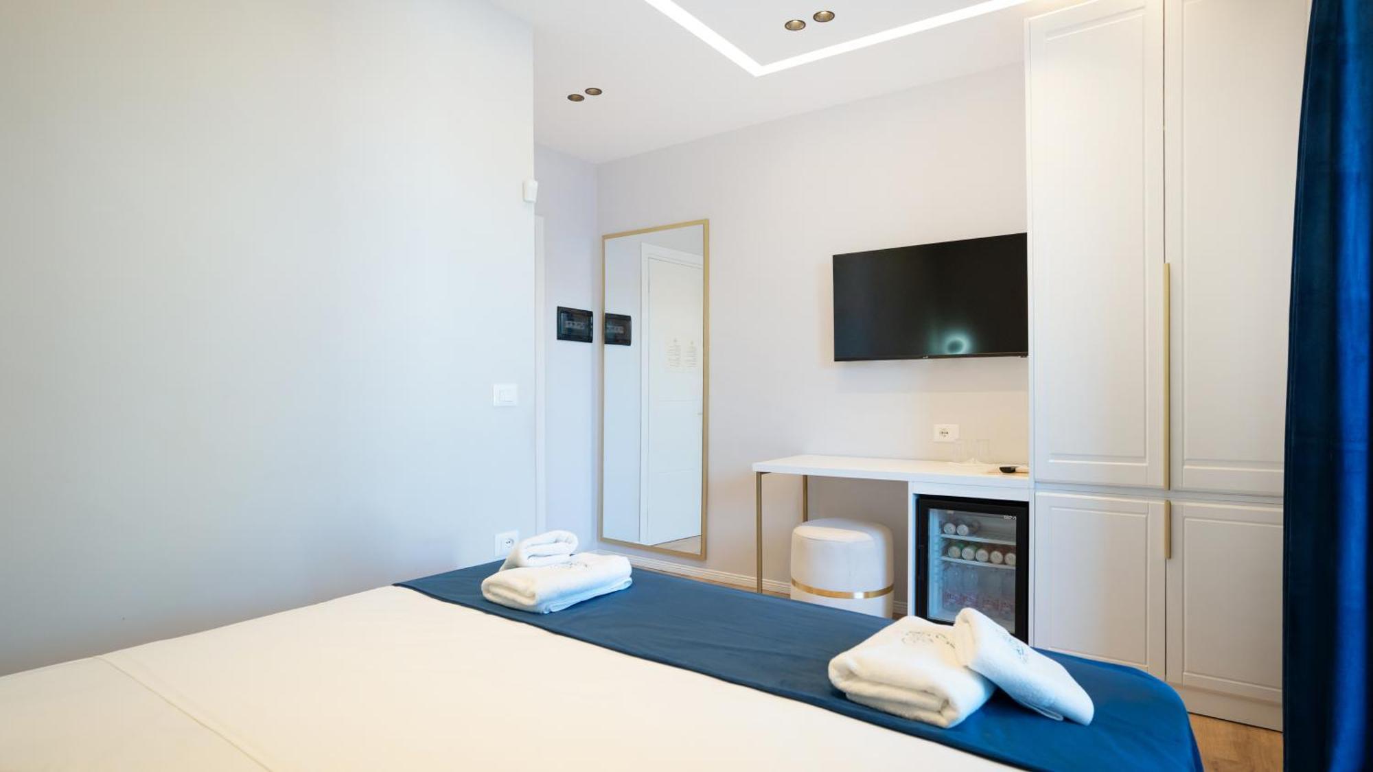 Sea Queen Luxury Hotel Radhima Kültér fotó
