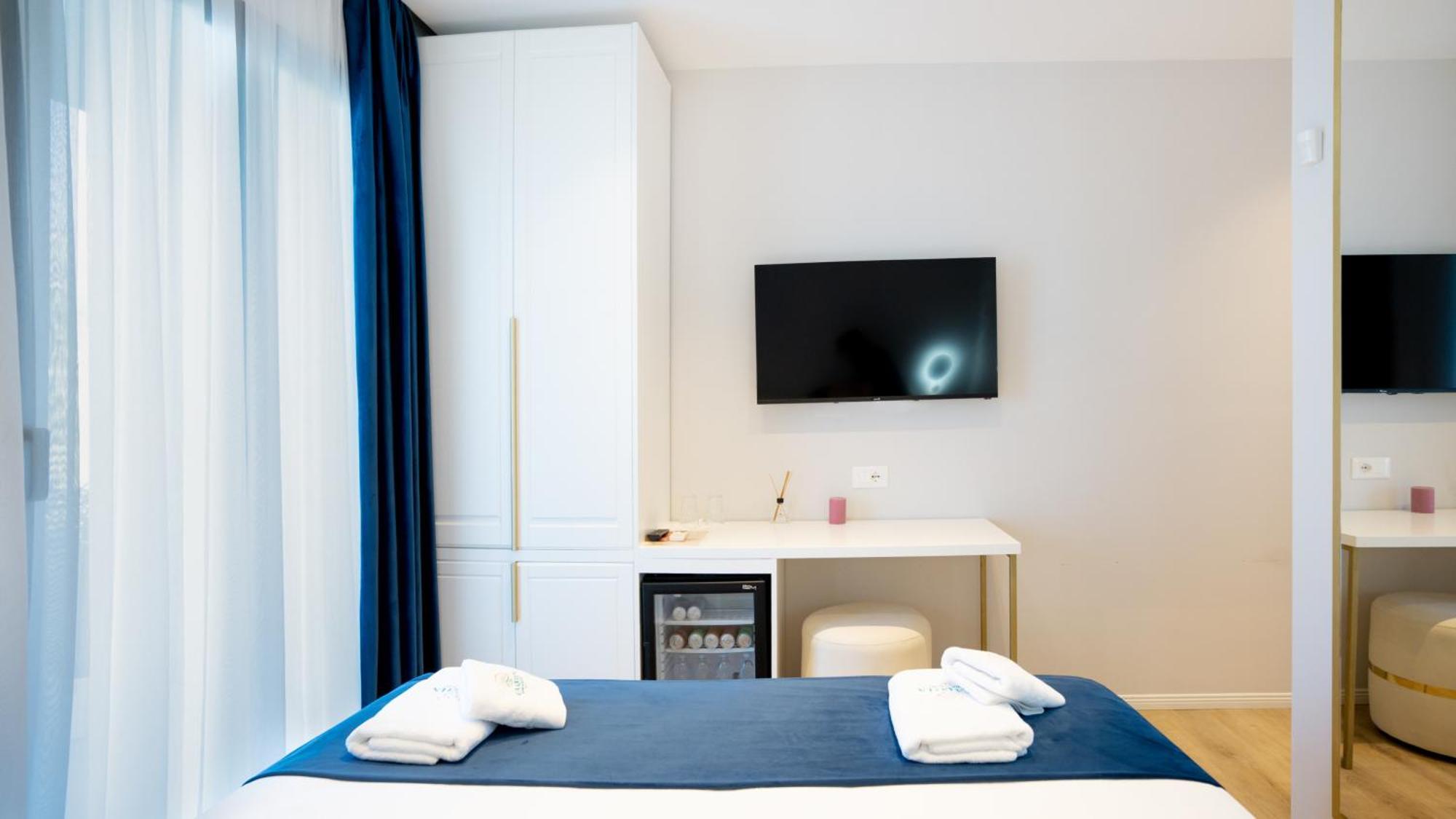 Sea Queen Luxury Hotel Radhima Kültér fotó