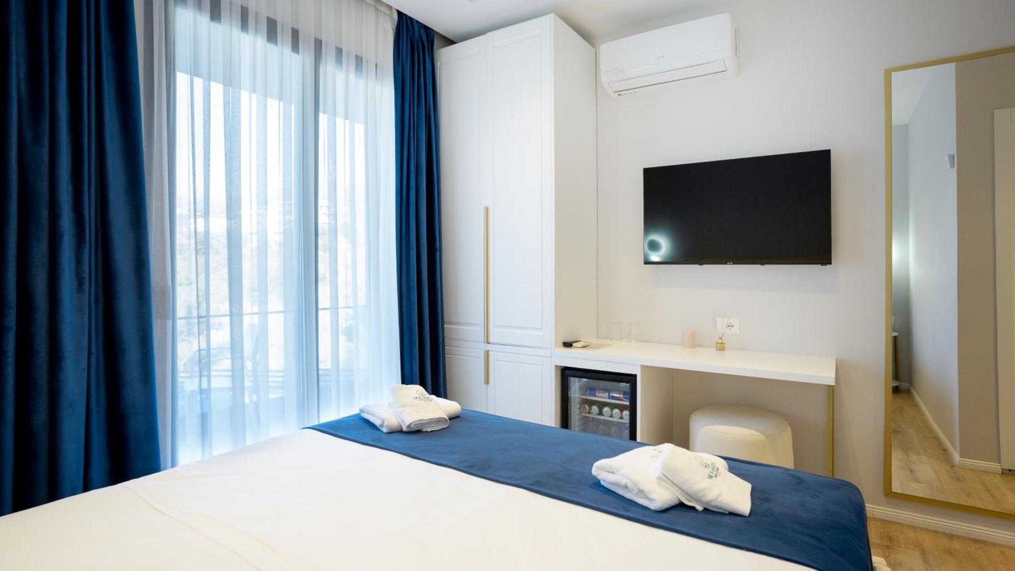 Sea Queen Luxury Hotel Radhima Kültér fotó