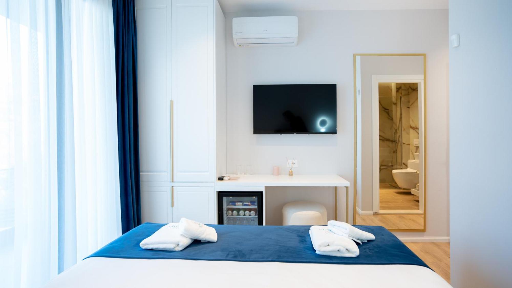 Sea Queen Luxury Hotel Radhima Kültér fotó