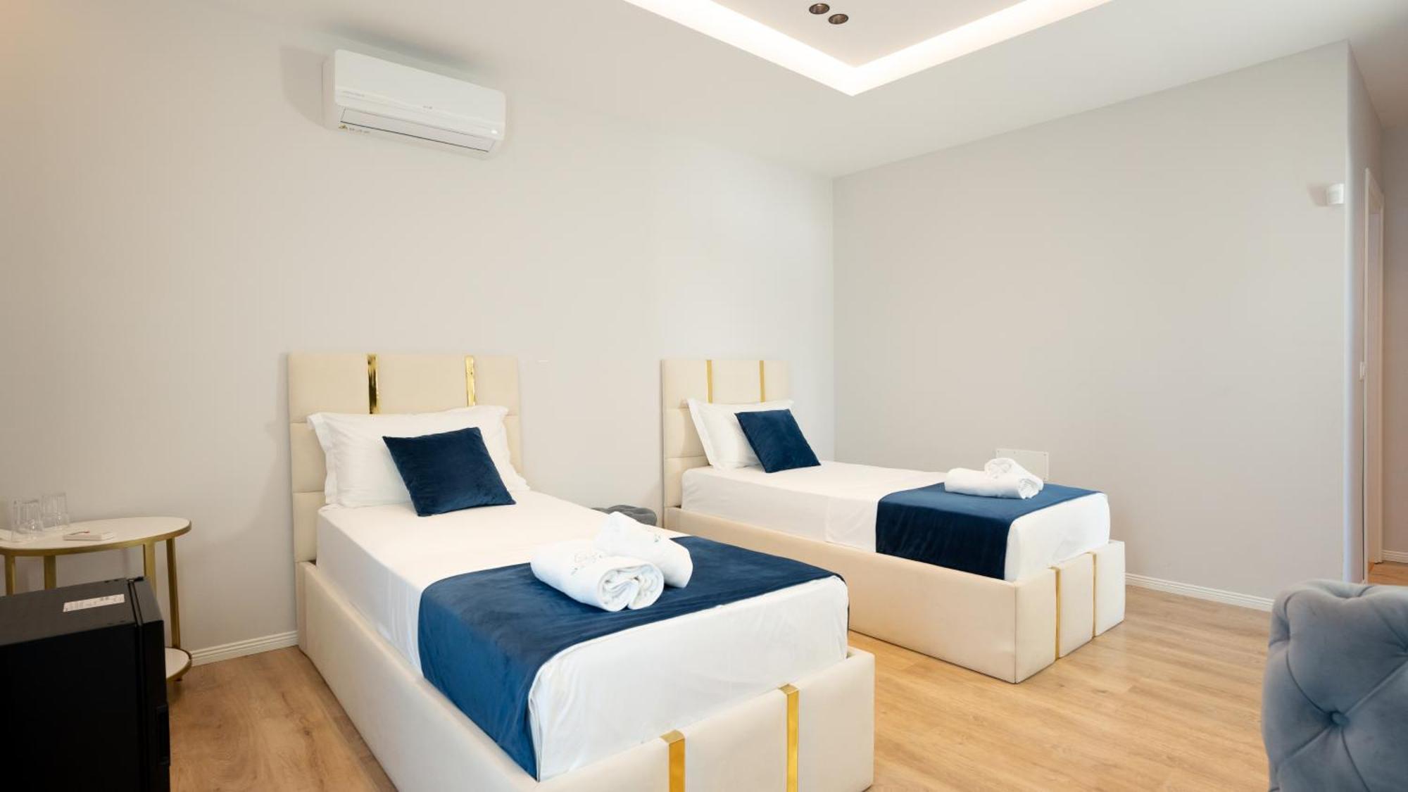 Sea Queen Luxury Hotel Radhima Kültér fotó