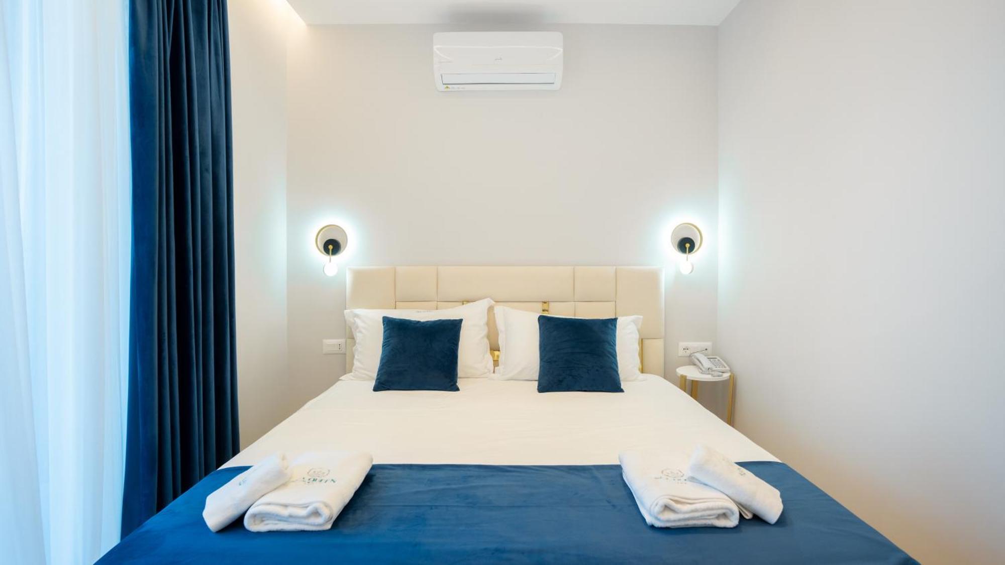 Sea Queen Luxury Hotel Radhima Kültér fotó