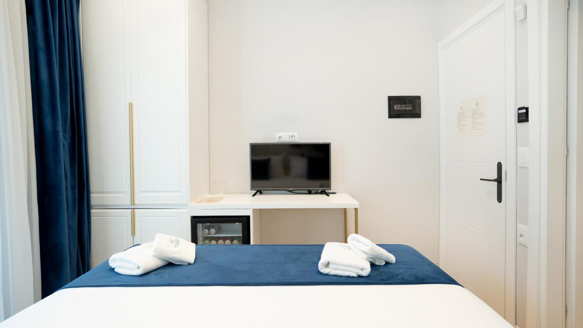 Sea Queen Luxury Hotel Radhima Kültér fotó