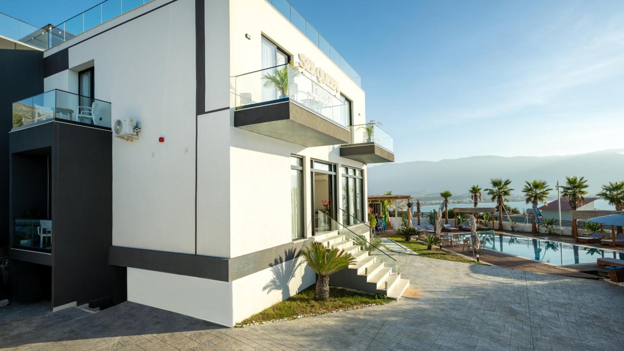 Sea Queen Luxury Hotel Radhima Kültér fotó