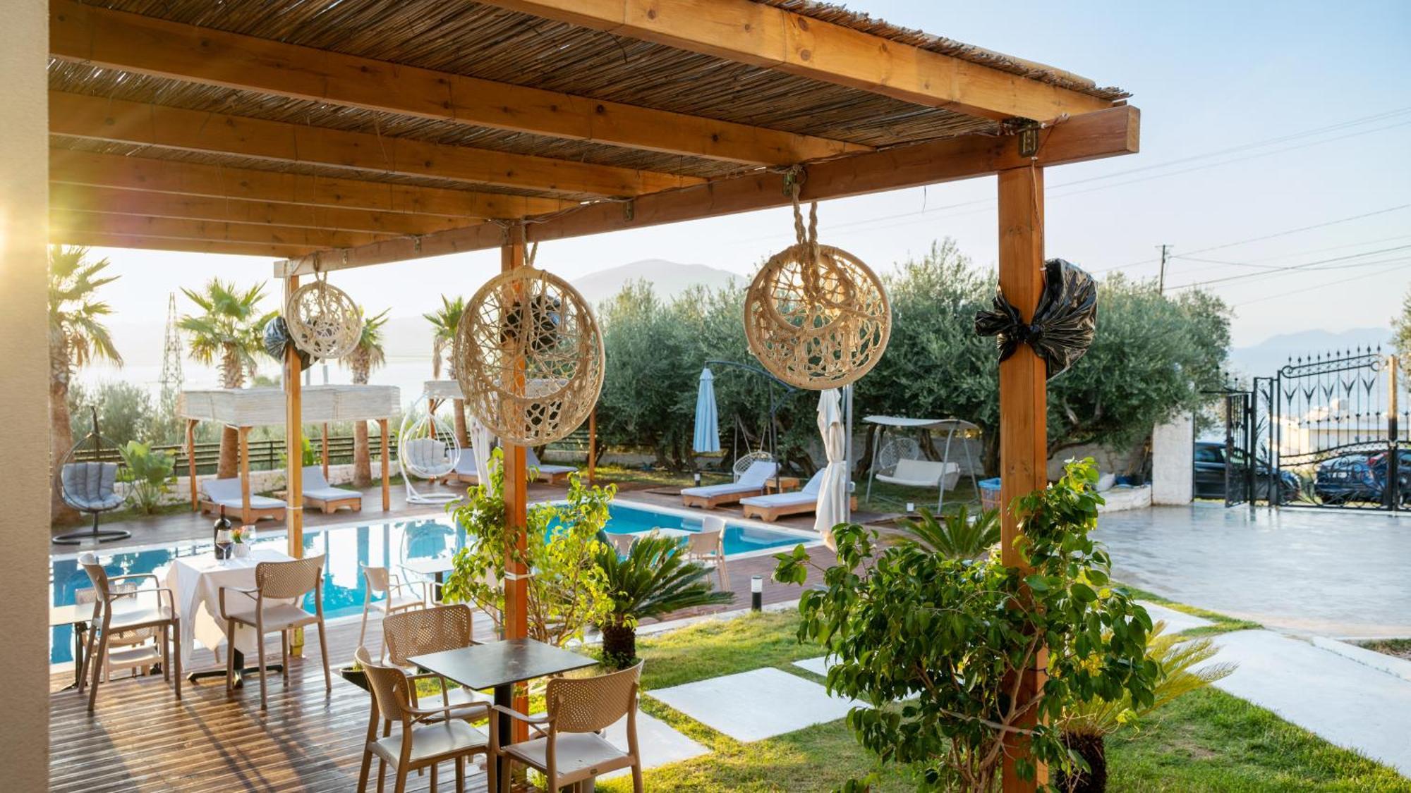 Sea Queen Luxury Hotel Radhima Kültér fotó