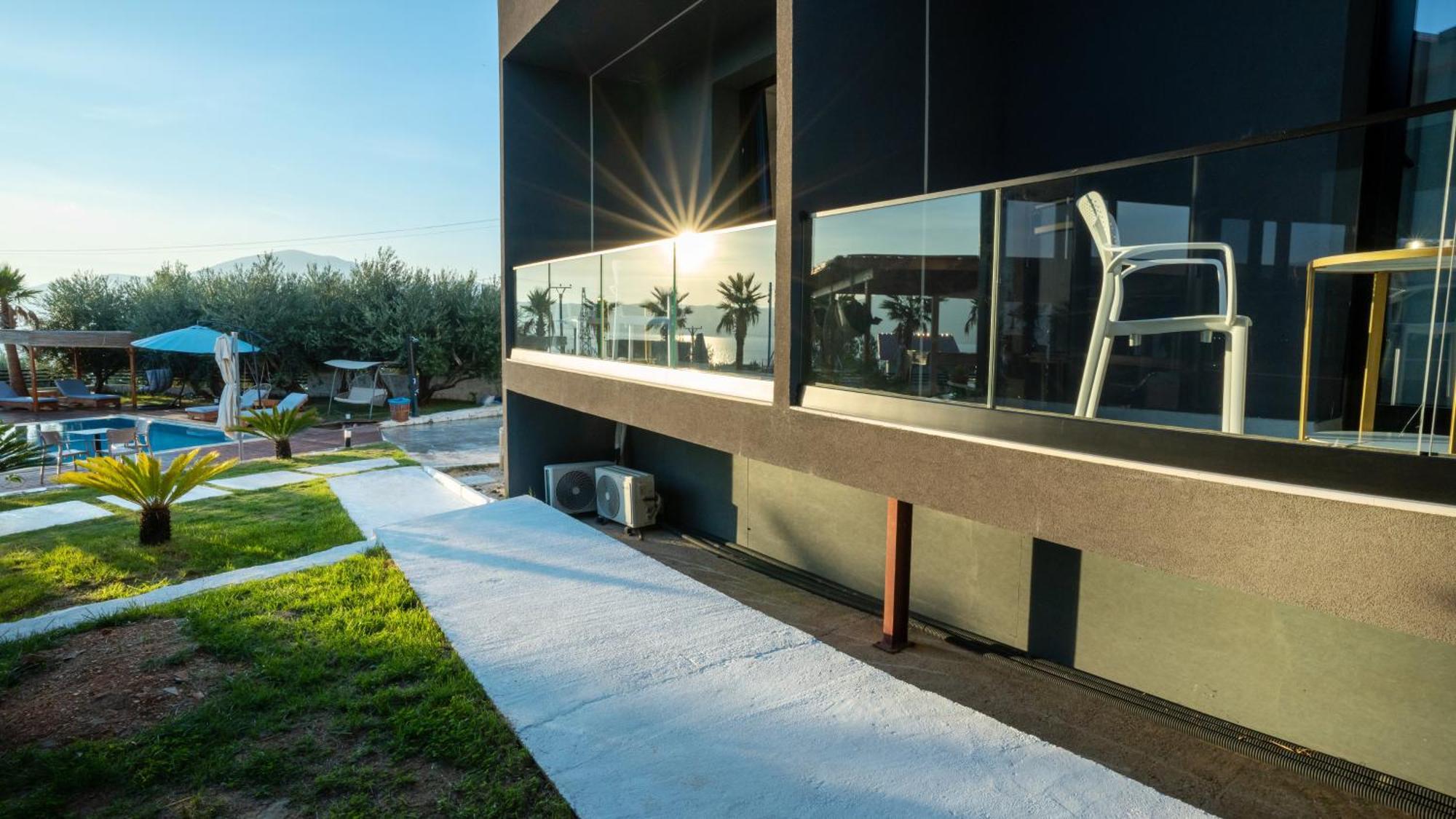 Sea Queen Luxury Hotel Radhima Kültér fotó
