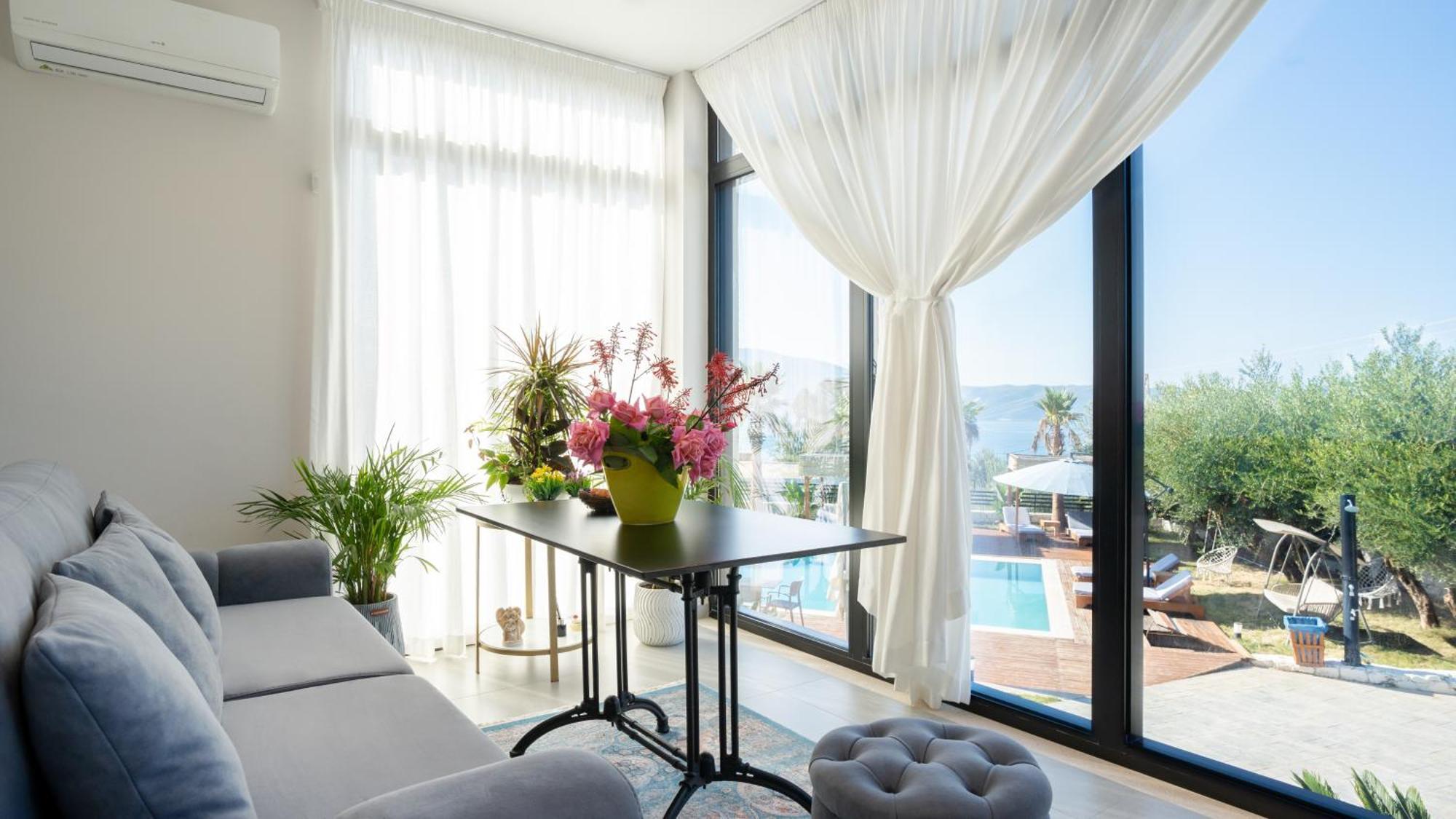 Sea Queen Luxury Hotel Radhima Kültér fotó