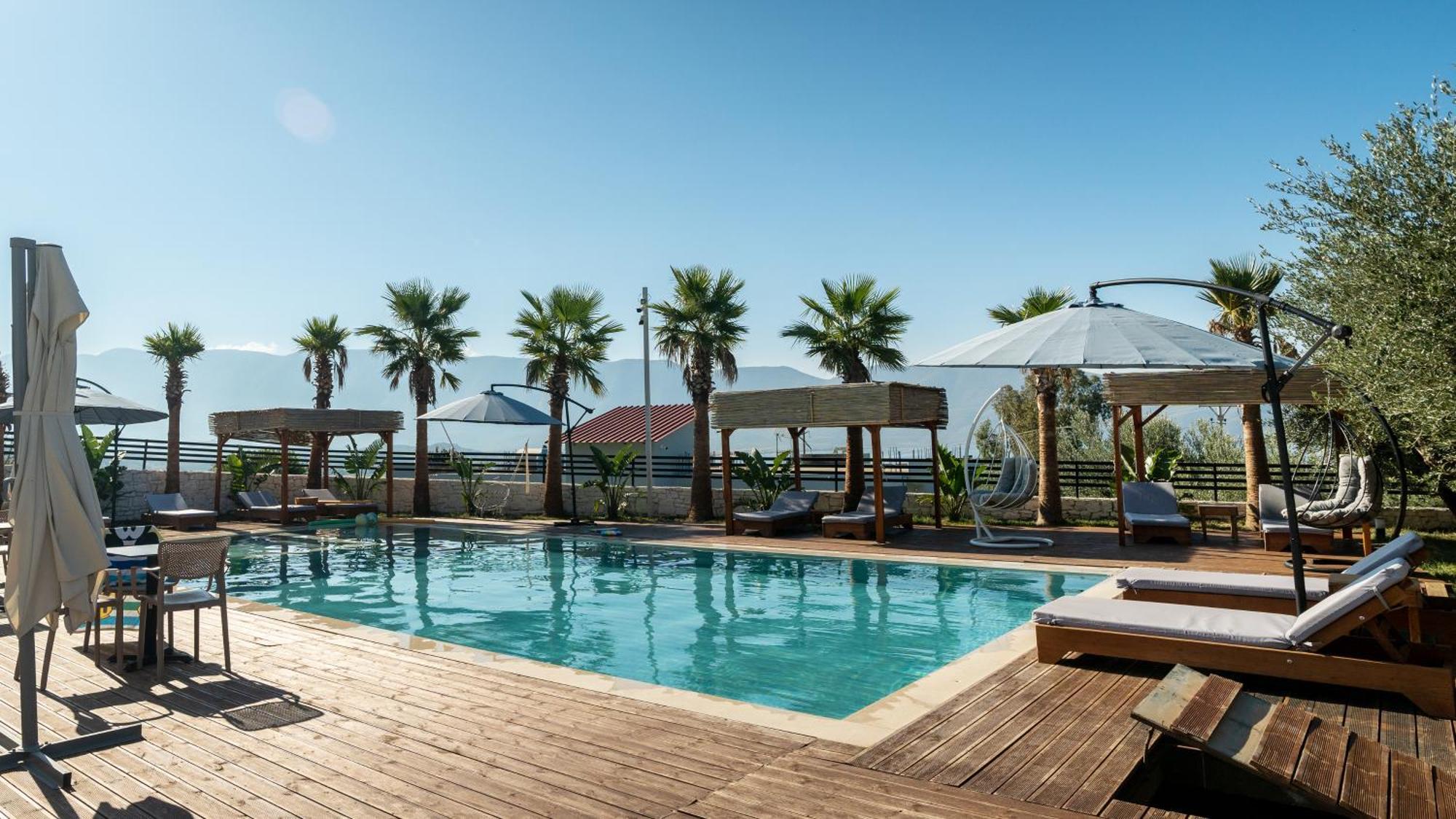 Sea Queen Luxury Hotel Radhima Kültér fotó