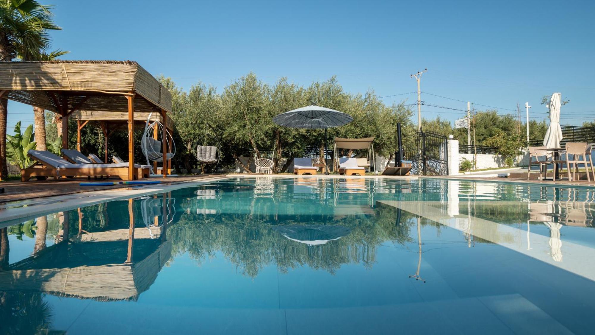 Sea Queen Luxury Hotel Radhima Kültér fotó