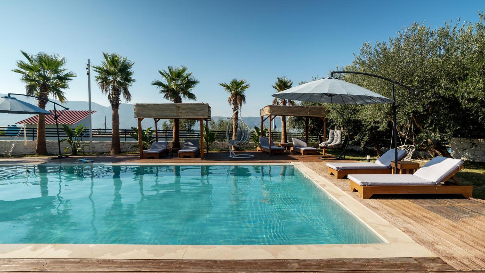 Sea Queen Luxury Hotel Radhima Kültér fotó