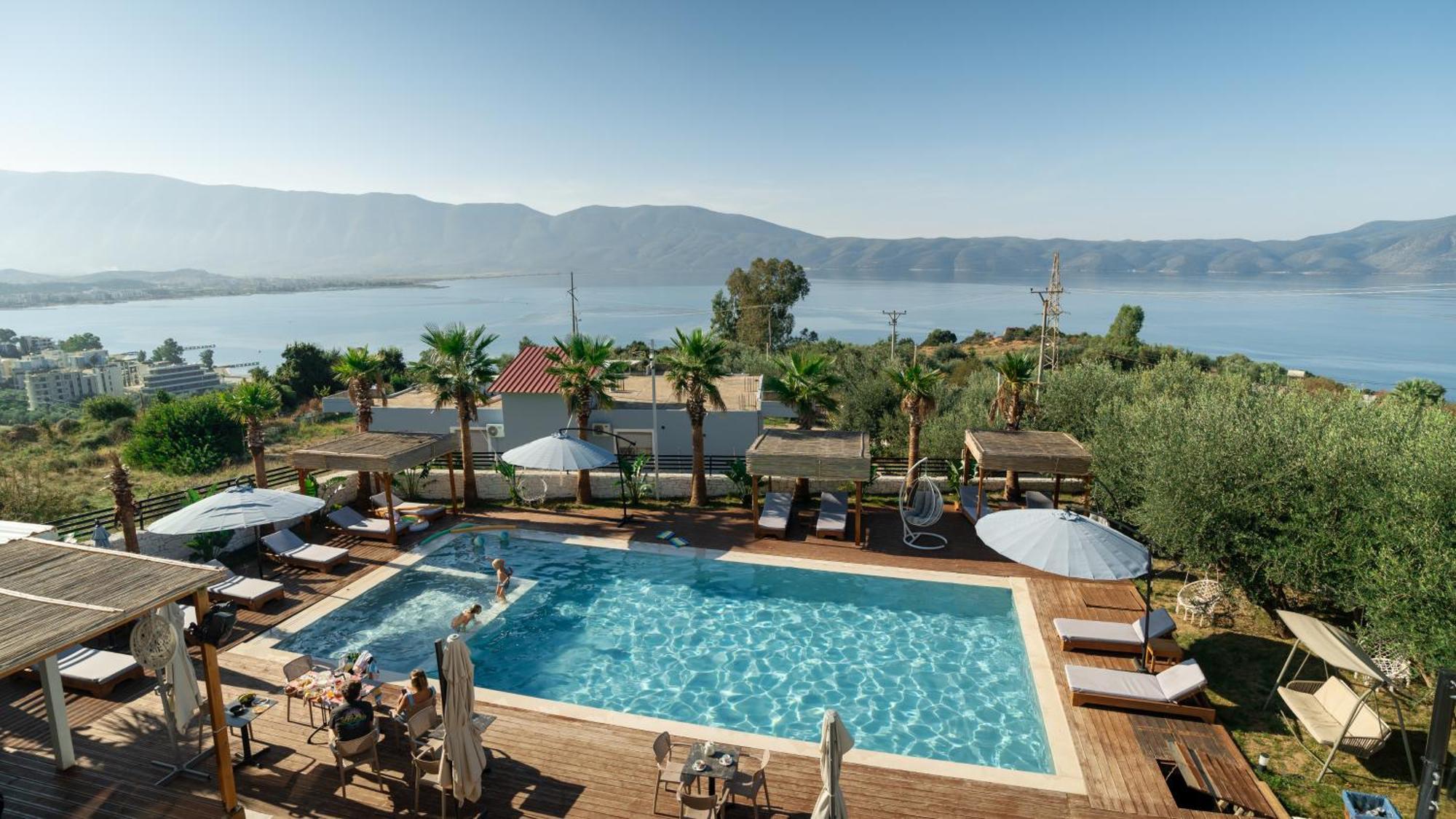 Sea Queen Luxury Hotel Radhima Kültér fotó