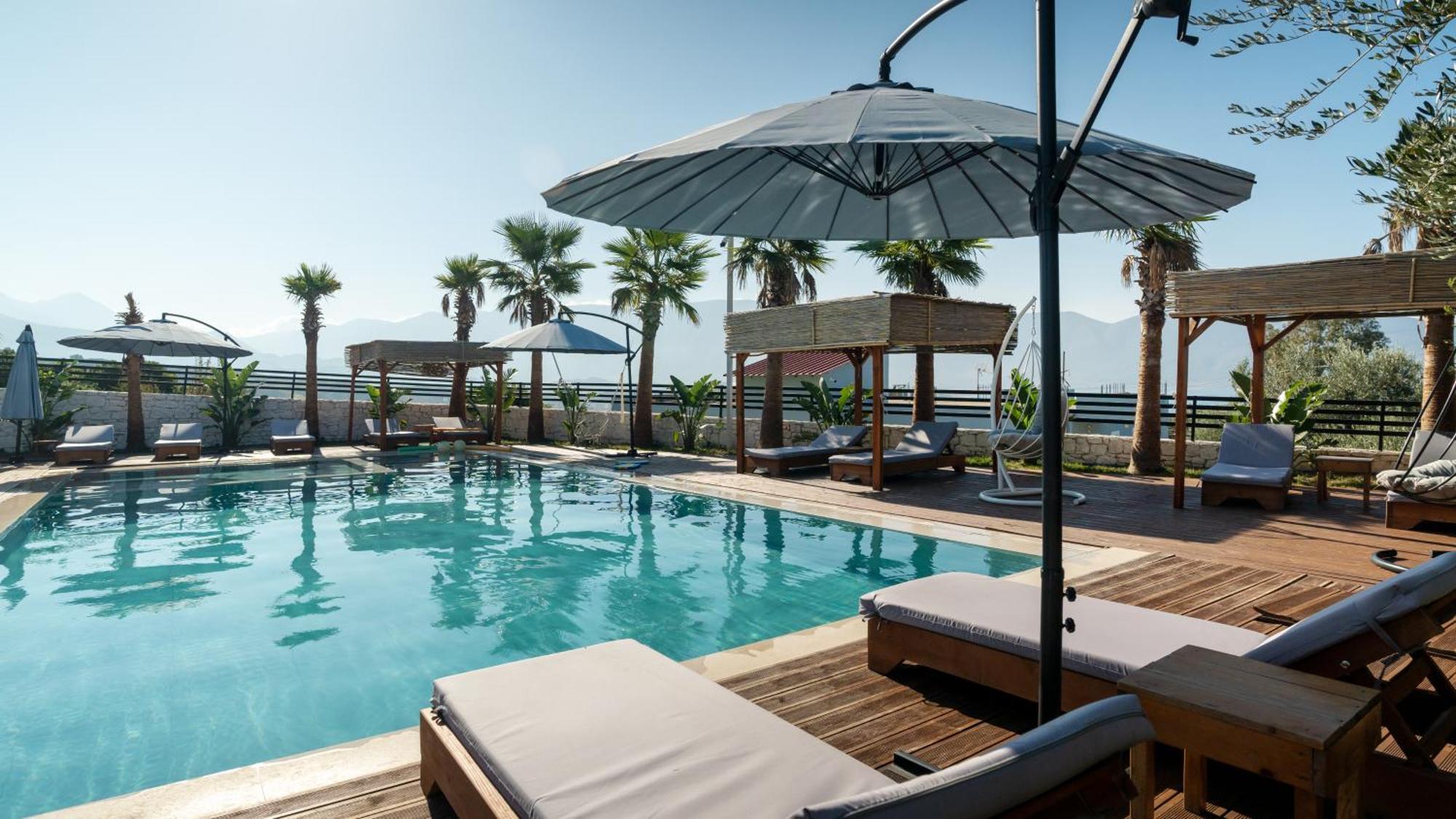 Sea Queen Luxury Hotel Radhima Kültér fotó