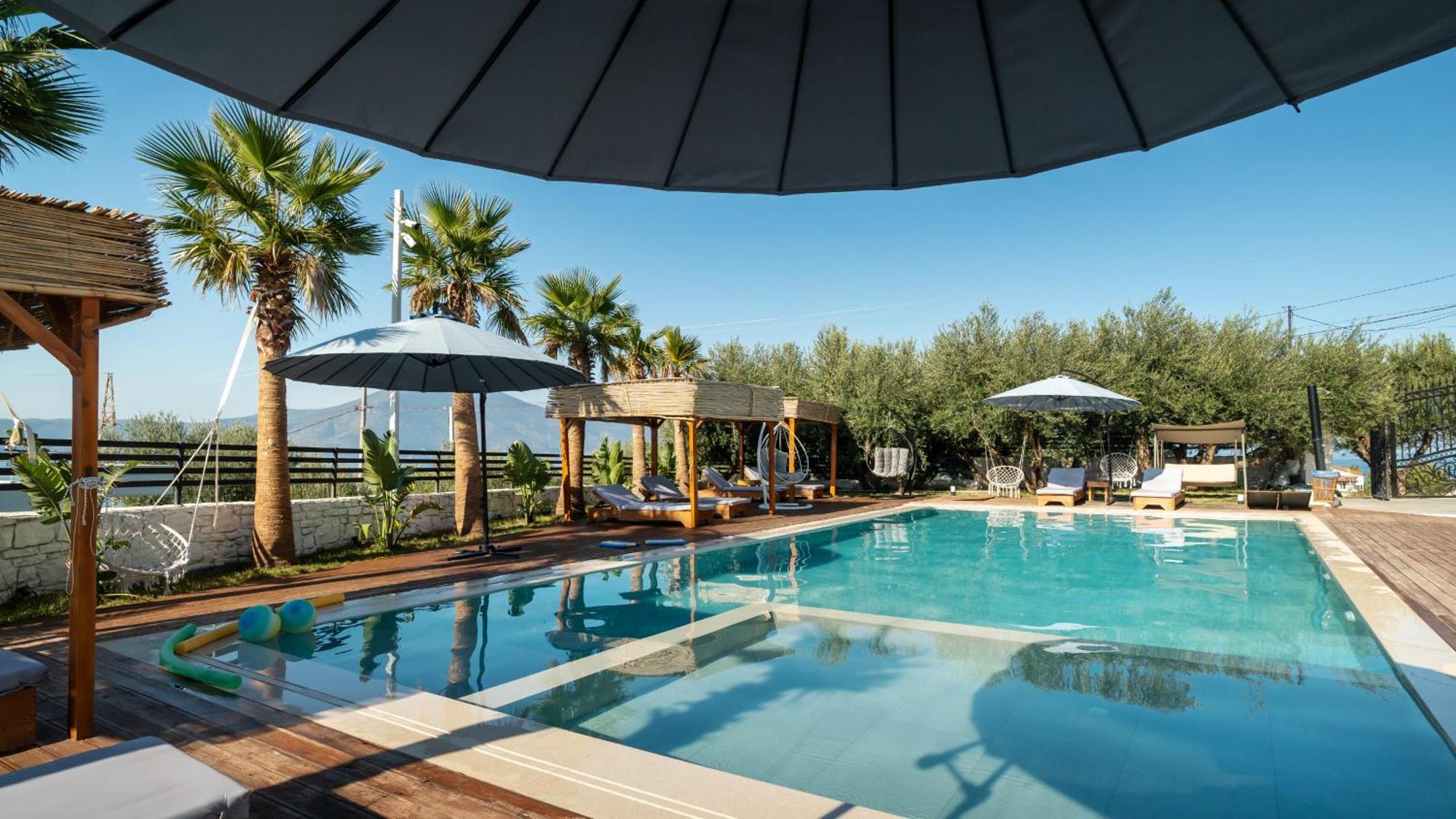 Sea Queen Luxury Hotel Radhima Kültér fotó